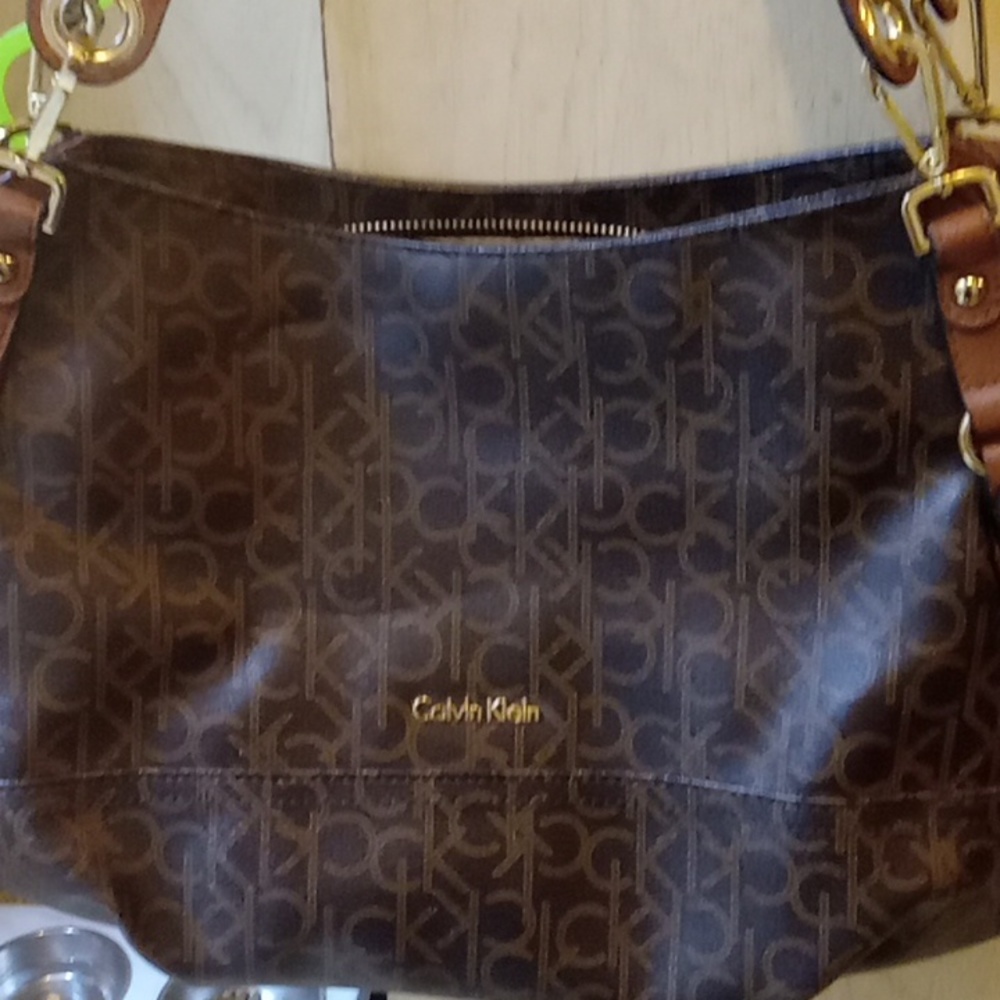 Practically New! Excellent Condition Medium Size … - image 7